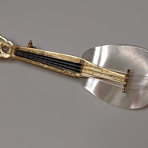 Pretty Little Metal And Shell Guitar Brooch - Picture 3 of 11
